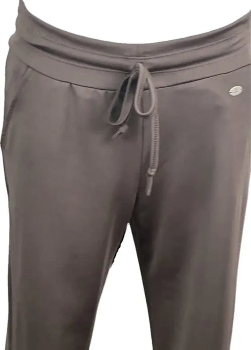 Angelle Milan – travelstof broek voor dames – Bruine Broek met Wijde Pijpen – Ademend – Kreukherstellend – Duurzame Broek - Mapsy B.V