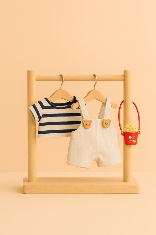 Labubu Outfit -  Witte teddy bretelshort met zwart-wit shirt & rood popcorn-tasje