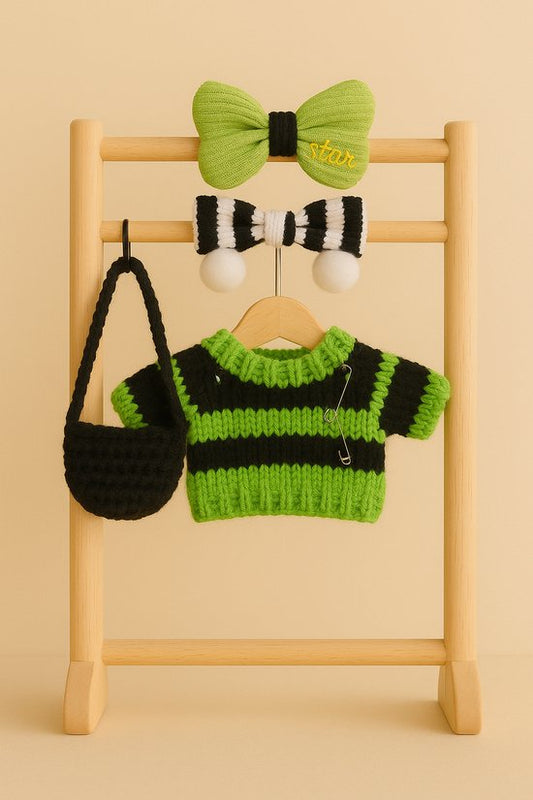 Labubu Outfit - Groen-zwart gebreide trui, zwarte schoudertas, strikjes en accessoires