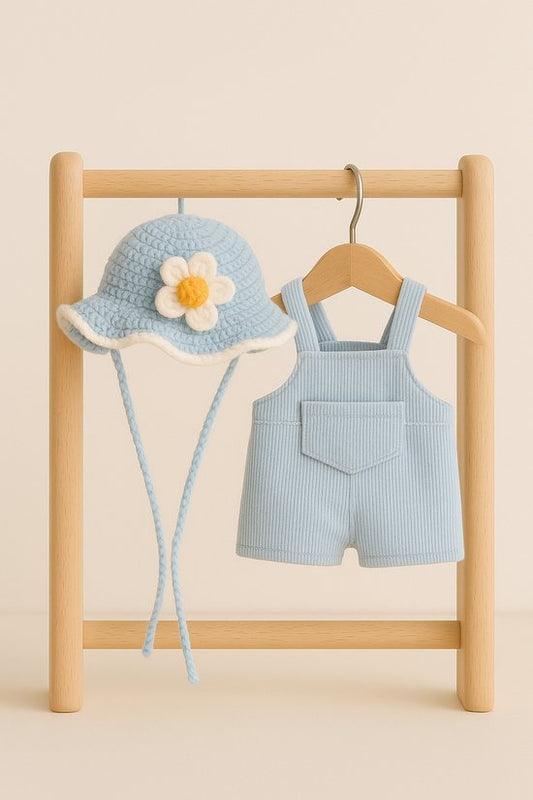 Labubu Outfit - gehaakte blauwe hoed met bloem & lichtblauwe short-overall