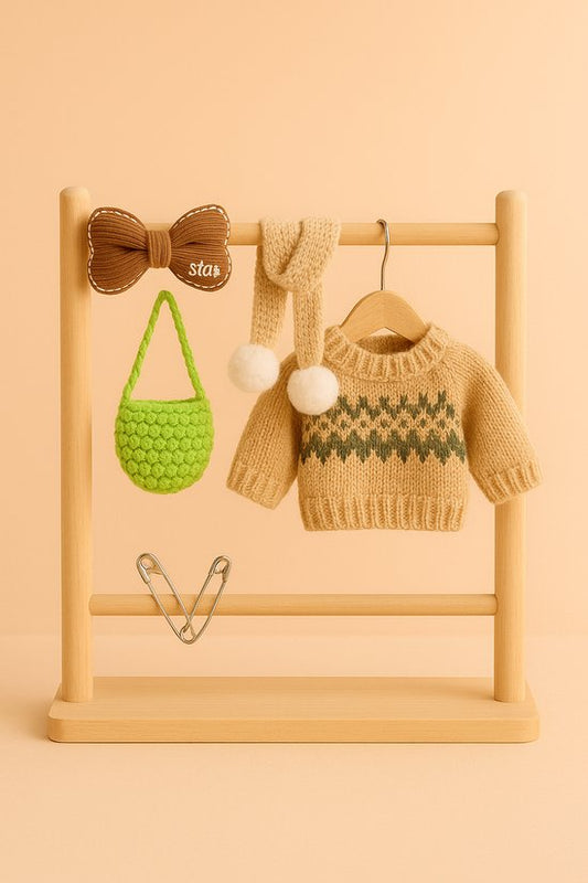 Labubu Outfit - gebreide trui, groene tas, strik en sjaal