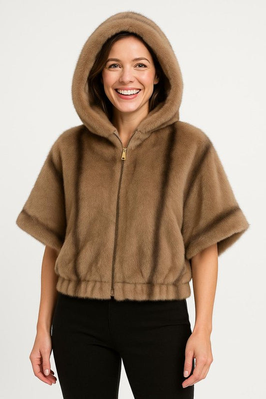 Faux Fur Cape met Capuchon