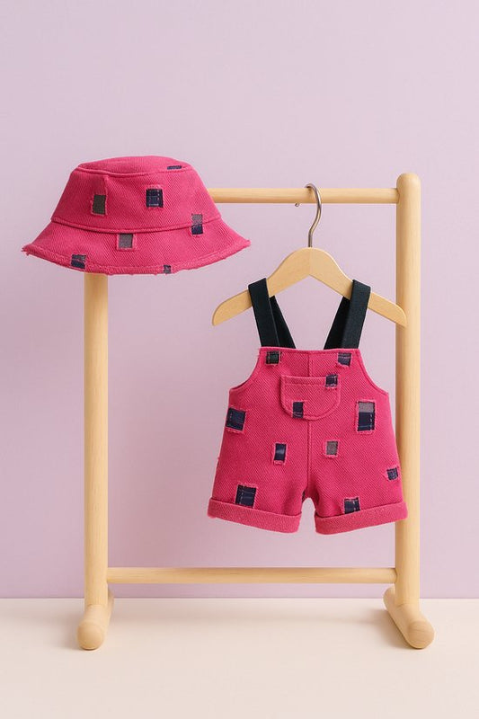 Labubu Outfit -  Roze patchwork tuinbroek met bijpassende bucket hat