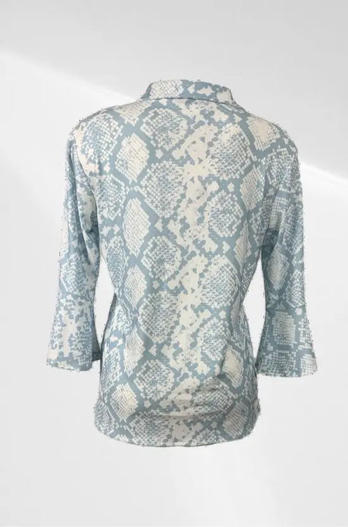Angelle Milan - Casual travelstof blouse - Blauwe print - Travelstof - In 5 maten verkrijgbaar - Mapsy B.V