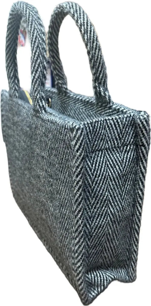 Luxe Dames Handtas met Zachte Textuur, Handige Voorvak en Twee Interne Pockets - 29 x 38 x 12 cm - Mapsy B.V