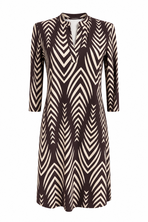 Angelle Milan Travelstof Jurk - Chocolade Crème Chevronprint