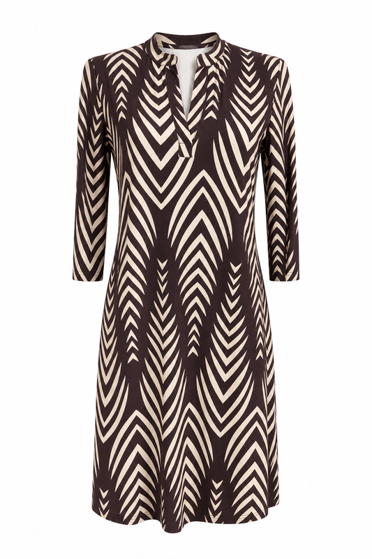 Angelle Milan Travelstof Jurk - Chocolade Crème Chevronprint