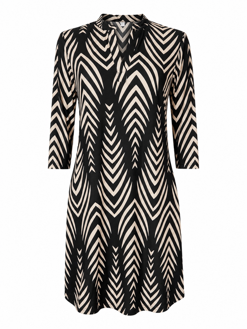 Angelle Milan Travelstof Jurk - Zwart Crème Chevronprint