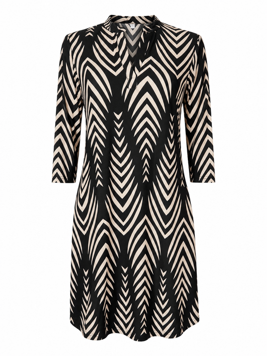 Angelle Milan Travelstof Jurk - Zwart Crème Chevronprint