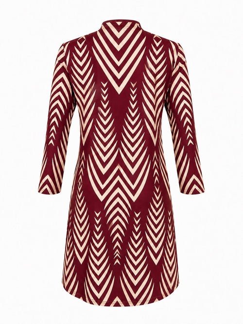 Angelle Milan Travelstof Jurk - Bordeaux Creme Chevronprint - Driekwart Mouw