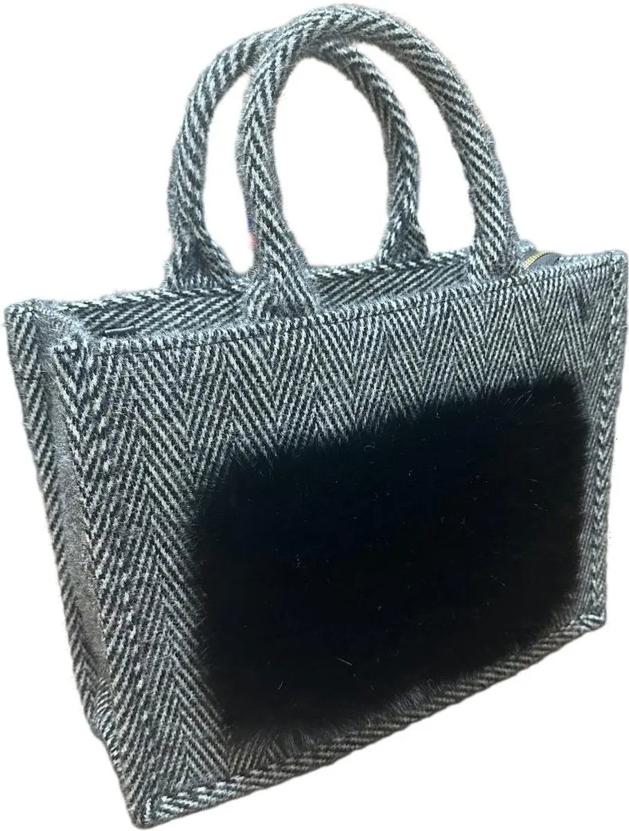 Luxe Dames Handtas met Zachte Textuur, Handige Voorvak en Twee Interne Pockets - 29 x 38 x 12 cm - Mapsy B.V