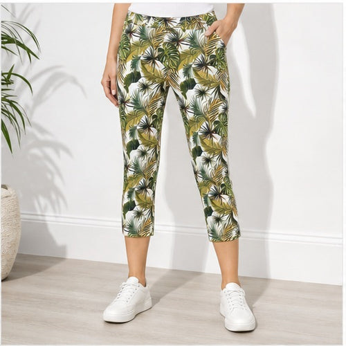 Angelle Milan Capri Broek Travelstof - Groen Palmprint - gedragen op model