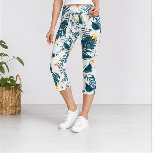 Angelle Milan Capri Broek Travelstof - Wit Teal Leaf Print - gedragen op model