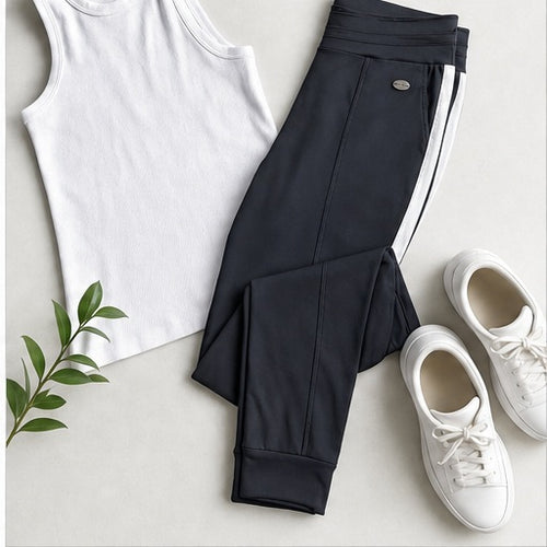 Angelle Milan Capri Broek Travelstof - Zwart met Witte Zijstreep - sfeerbeeld