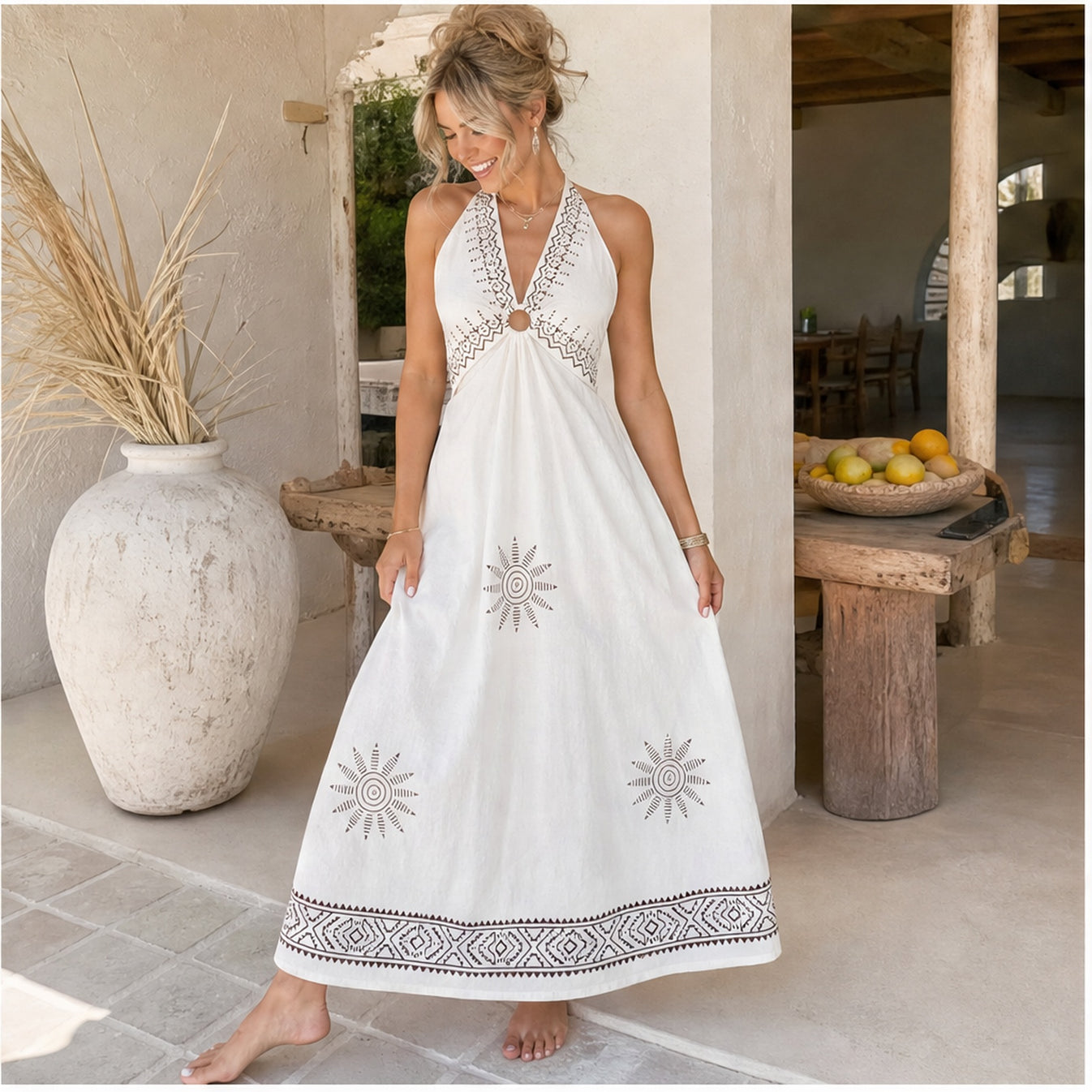 HS Katoenen Zomerjurk Ibiza Halter - Border Prints - Katoenen Zomerjurk Wit Sun Border - detail in sfeerbeeld