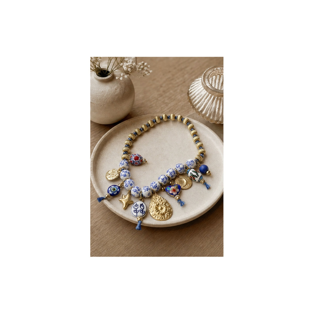 HS Ketting met Bedels en Kralen - Meerdere Uitvoeringen - Blauw goud bedels - sfeerbeeld