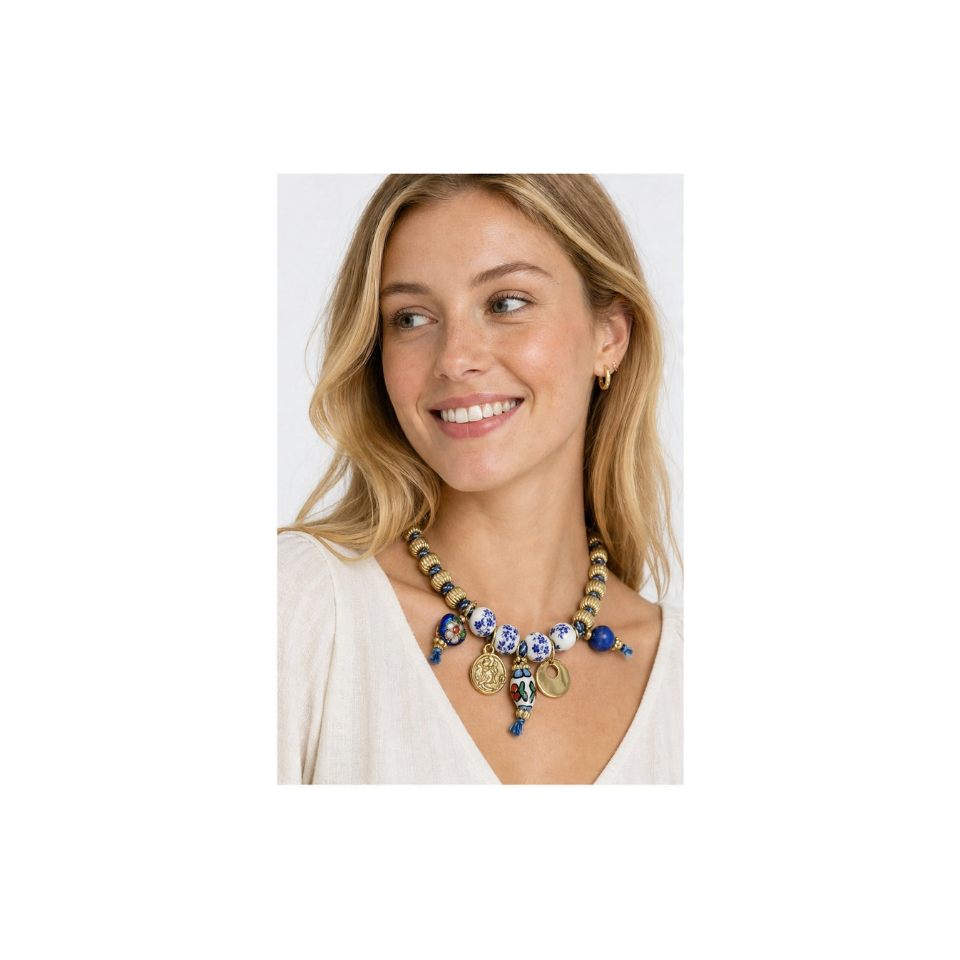HS Ketting met Bedels en Kralen - Meerdere Uitvoeringen - Blauw kralen bedels - gedragen beeld