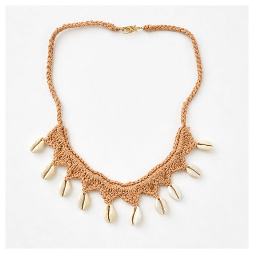 HS Ketting Schelpenkoord - Schelpenketting aan naturel koord met goudkleurige schelpdetails - achteraanzicht