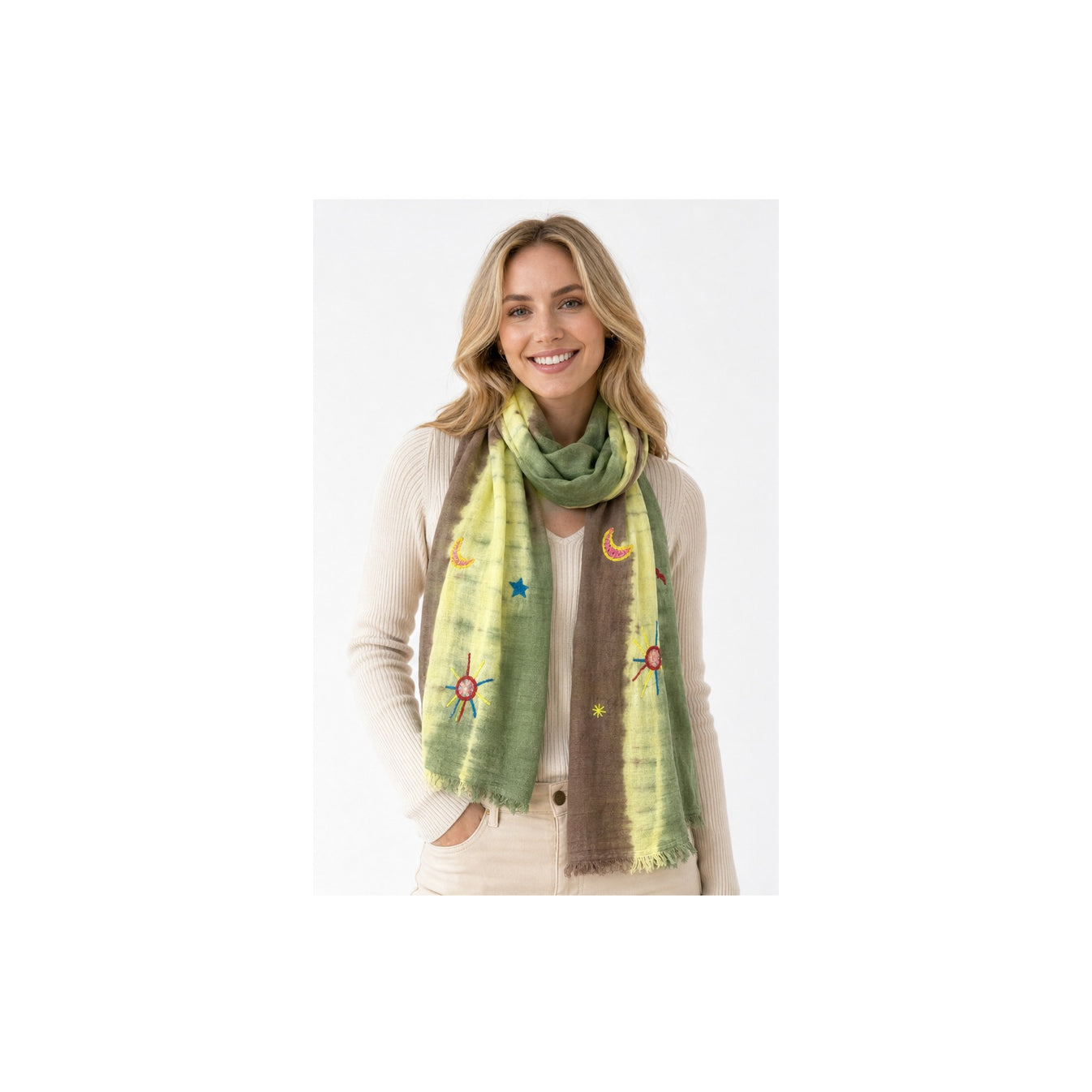 HS Lange Sjaal met Patches Handmade - Meerdere Kleuren - Groen bloemenpatch - gedragen beeld