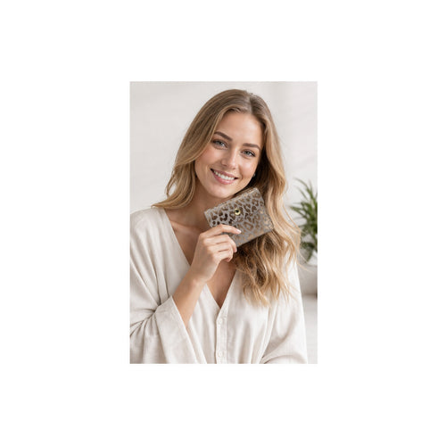 HS Portemonnee Echt Leder - Meerdere Prints - Taupe luipaard - gedragen beeld