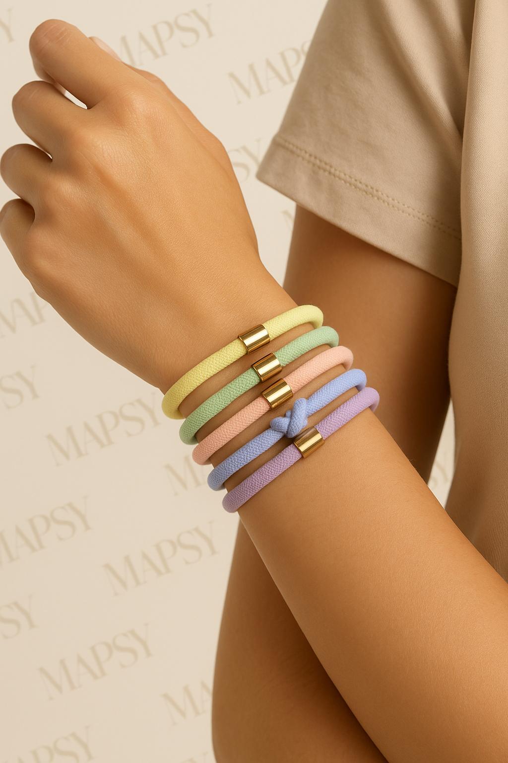 Pastel Power Armbandenset – 5 Elastische Bandjes met Goudaccent.