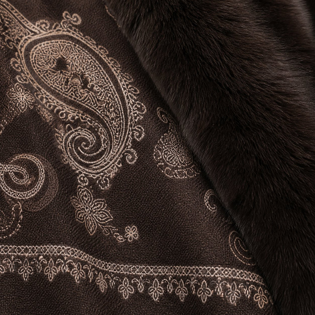 Paisley Stola met Faux Fur Rand - 65x180 cm