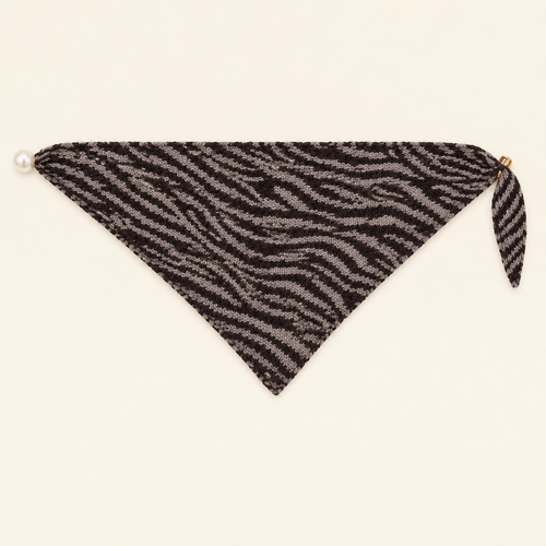 Gebreide Zebra Driehoeksjaal met Parel
