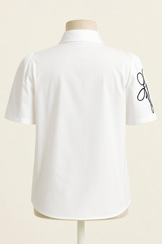 Witte Korte Mouwen Blouse met Zwart Borduursel