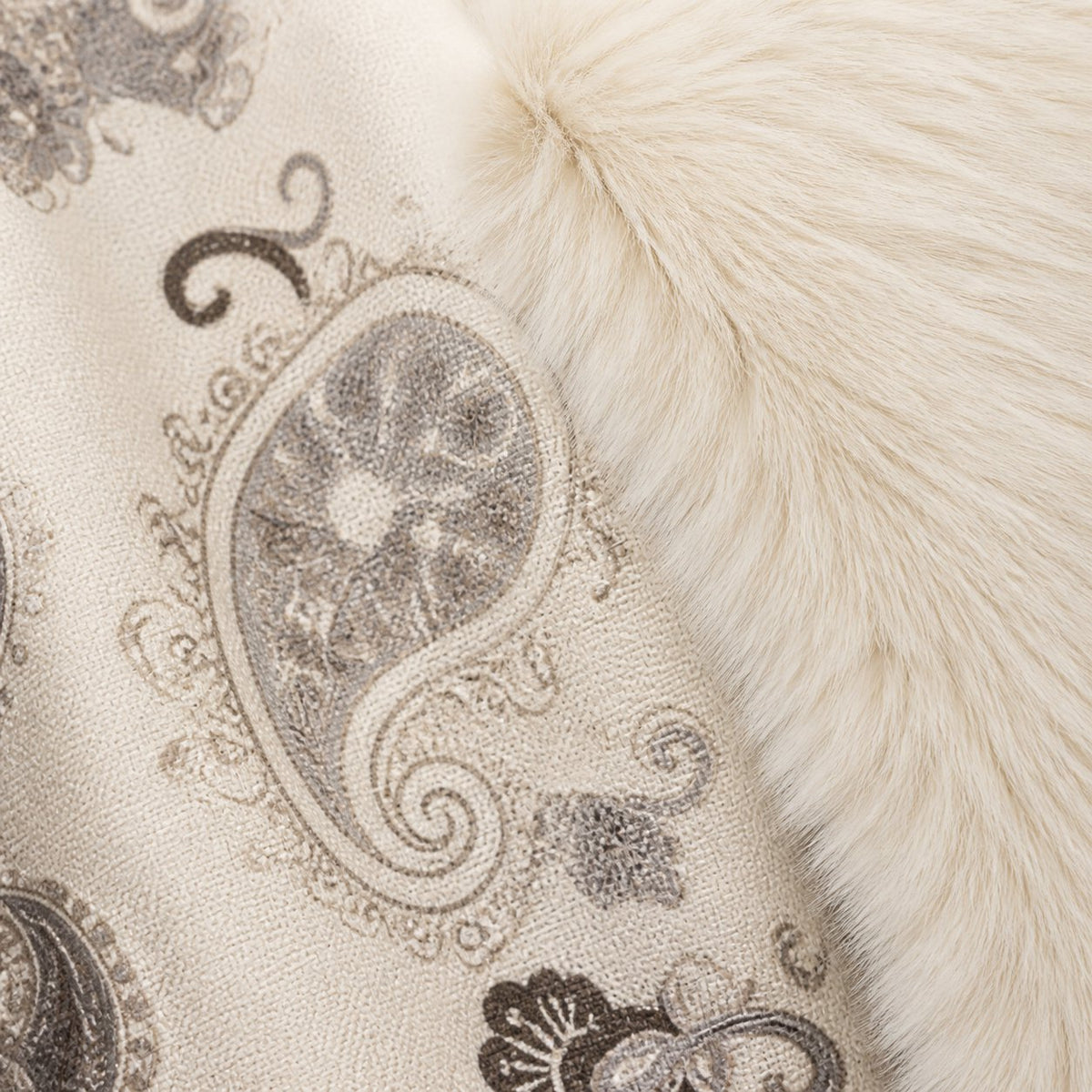 Paisley Stola met Faux Fur Rand - 65x180 cm