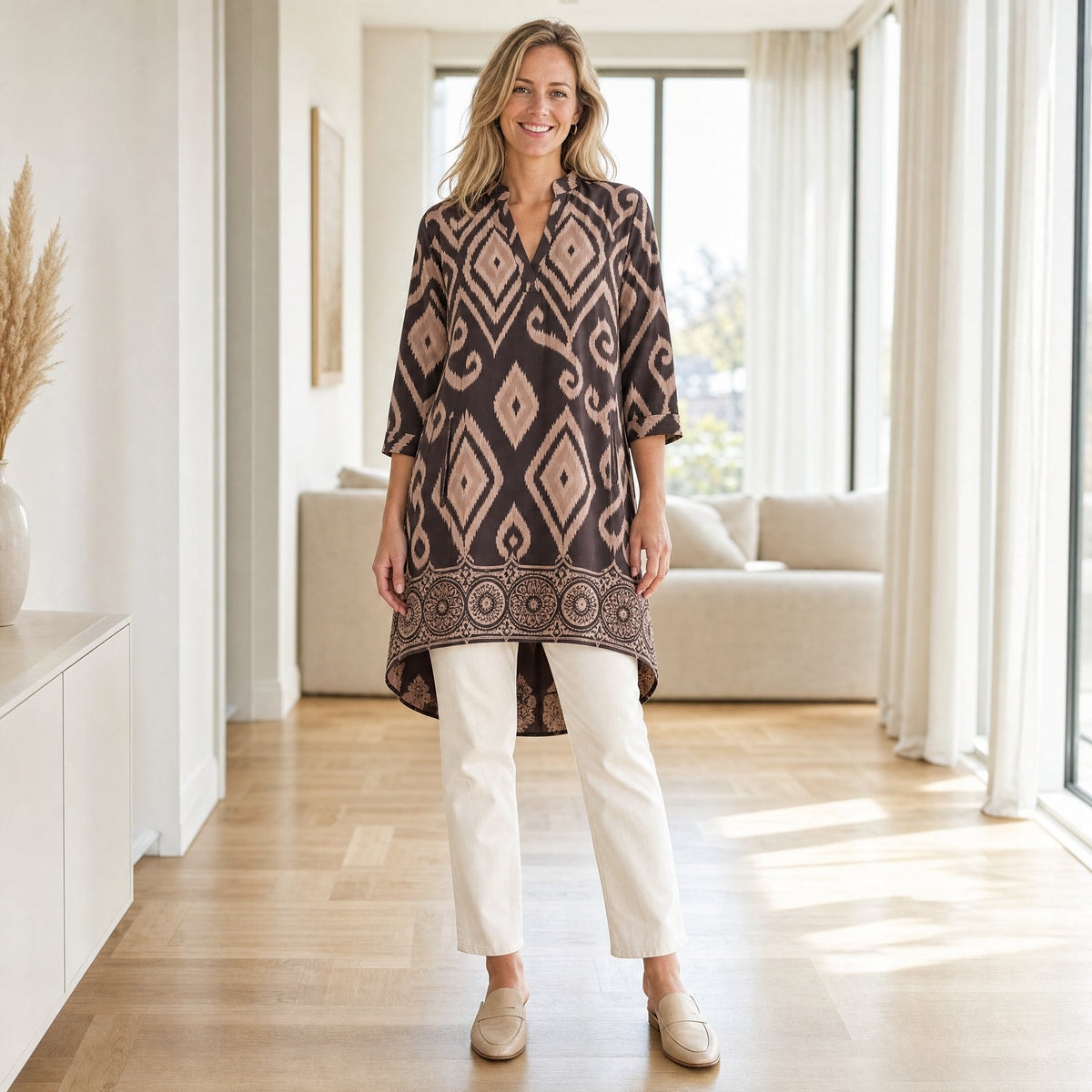 Angelle Milan Travelstof Tuniek - Chocoladebruin Taupe Ikatprint met Zakken