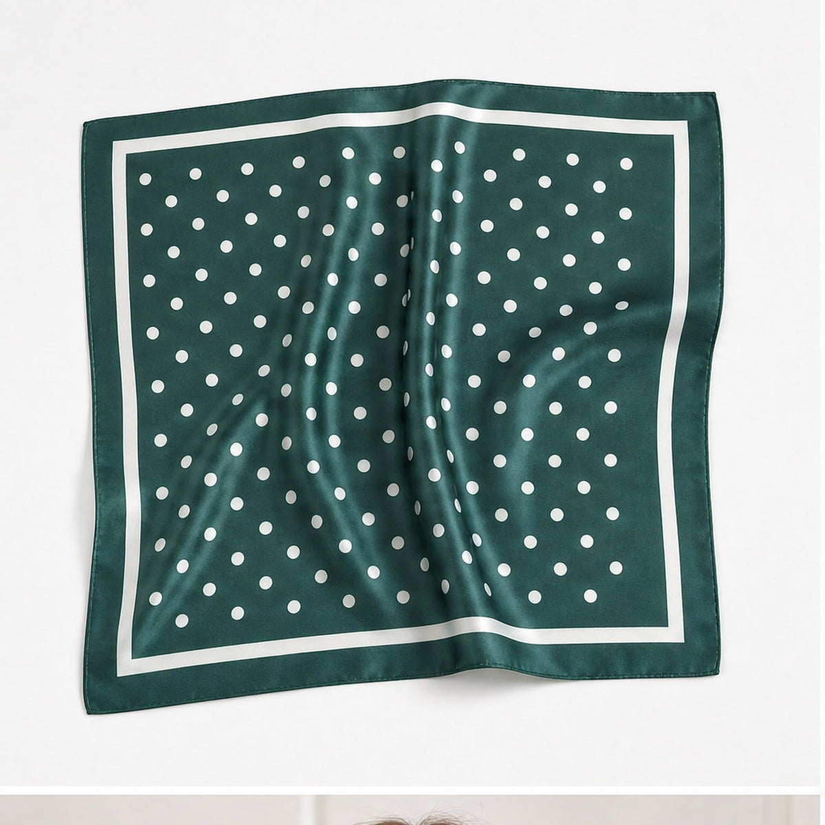 Vierkante Sjaal 70x70 Satijnlook – Stippen