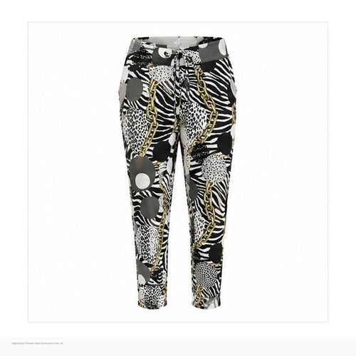 BYD-AM-78-BROEK-PRINT-BLACK-WHITE-ANIMAL-CHAIN-M correct 7/8 broek front