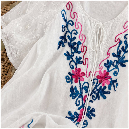 HS Jurk Handmade in India Blauw roze borduur - detail van handwerk en borduursel