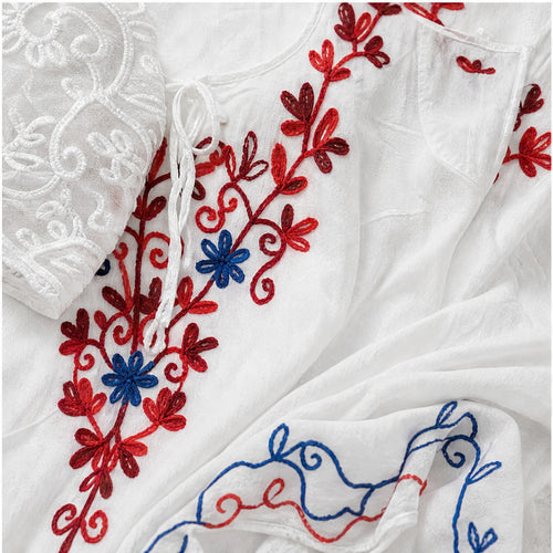 HS Jurk Handmade in India Rood blauw borduur - detail van handwerk en borduursel