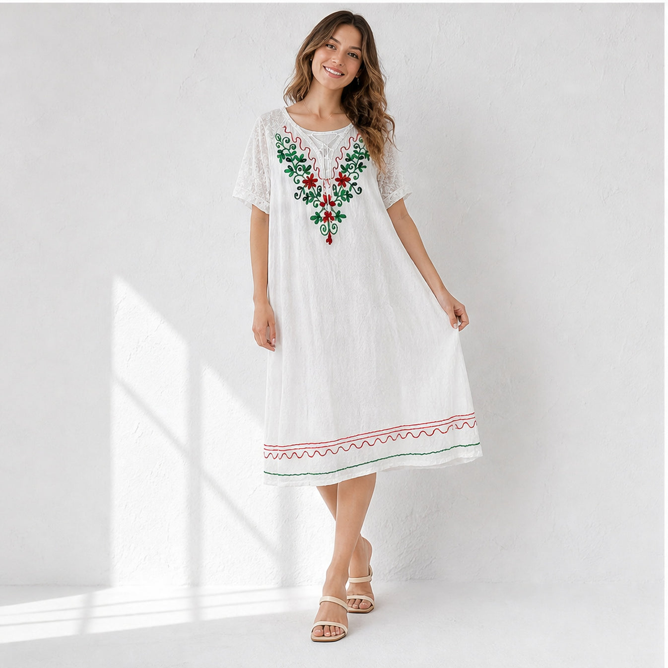 HS Jurk Handmade in India Rood groen borduur - op model