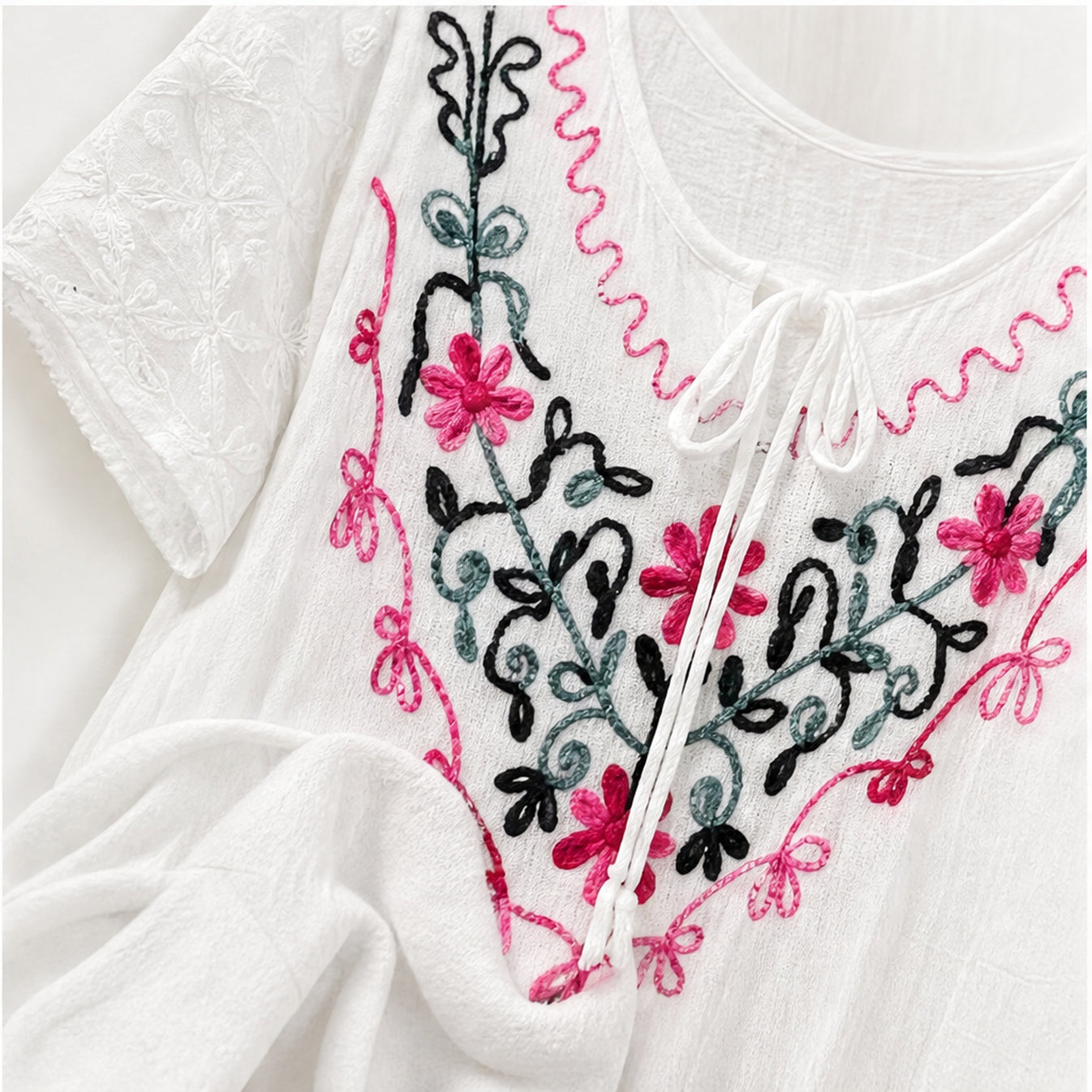 HS Jurk Handmade in India Roze groen borduur - detail van handwerk en borduursel