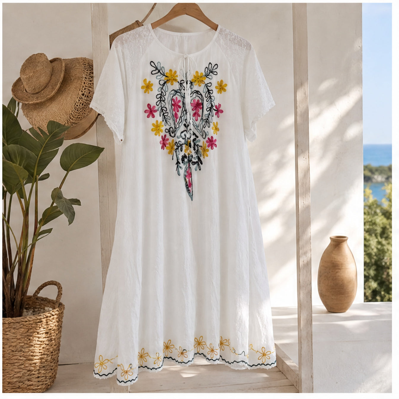 HS Jurk Handmade in India Zwart geel roze borduur - sfeerbeeld