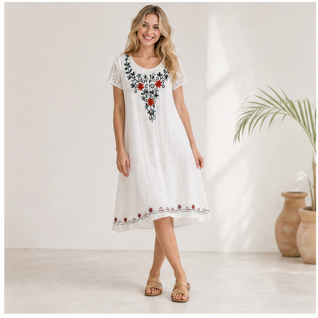 HS Jurk Handmade in India Zwart rood groen borduur - op model