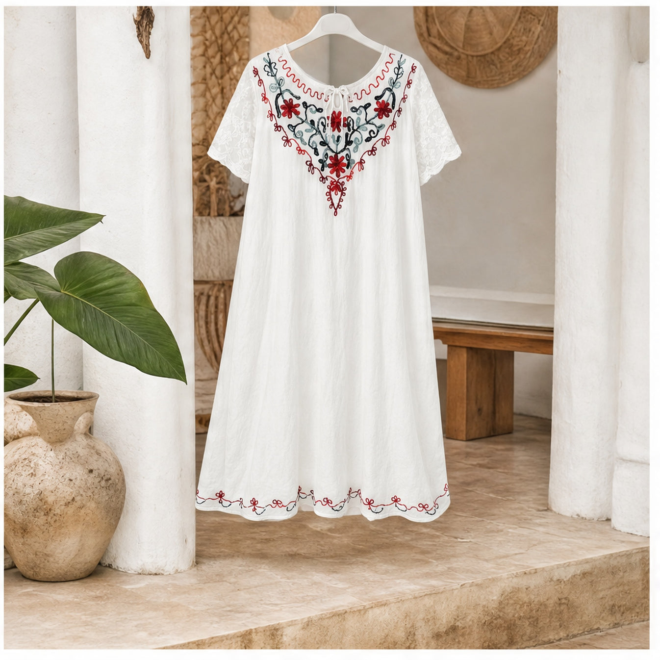 HS Jurk Handmade in India Zwart roze groen borduur - sfeerbeeld
